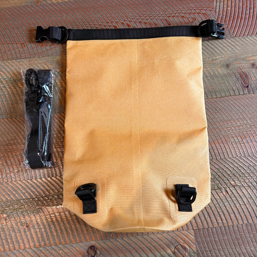 NEW Wili Wili Tree Dry Bag (7L) - Picture 7 of 8